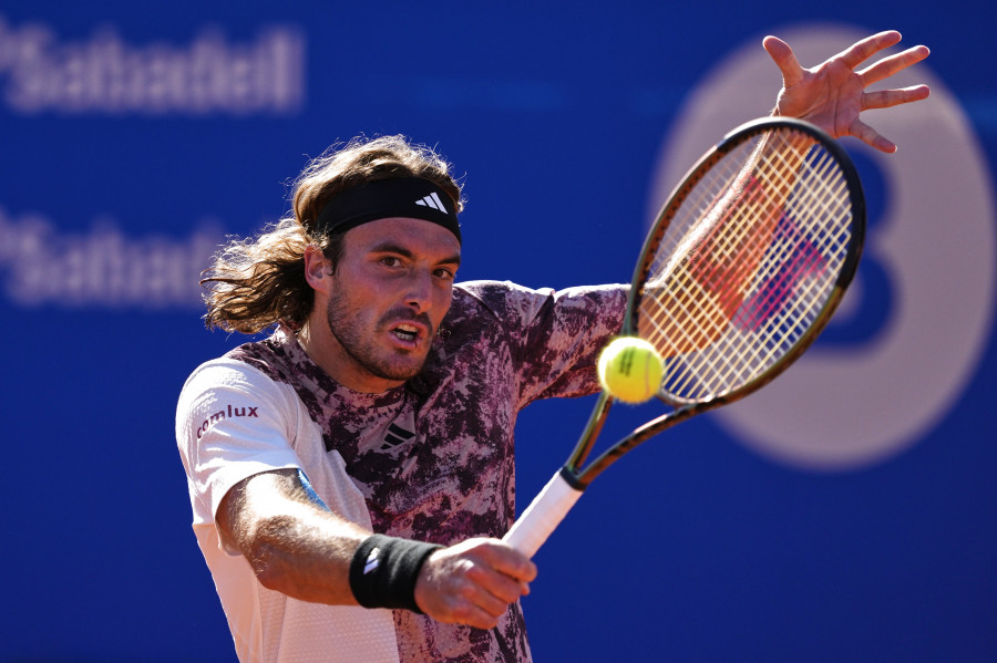 Tsitsipas doblega a Shapovalov y se cita con De Miñaur en cuartos de final