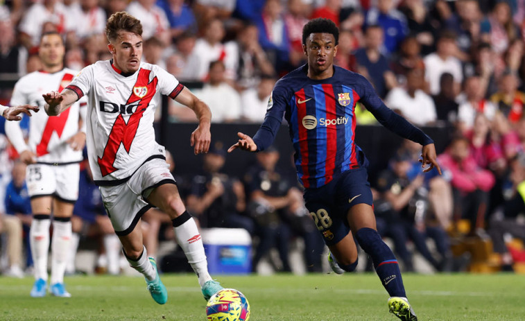 El Barcelona tropieza en Vallecas  (2-1)