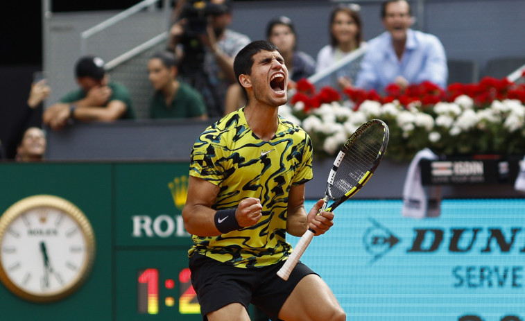 Alcaraz remonta a Ruusuvuori para alcanzar la tercera ronda en Madrid