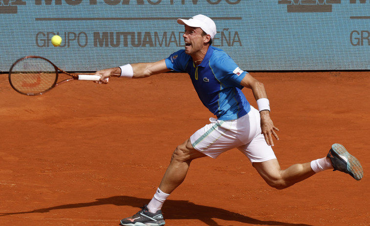 Bautista, pura lucha, no consigue culminar la remontada ante Khachanov