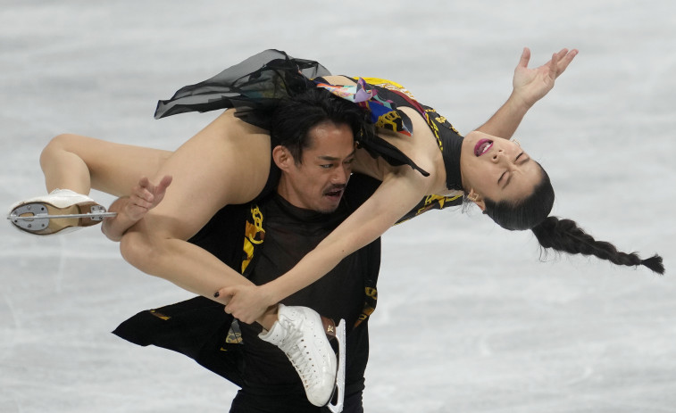 El medallista olímpico nipón Daisuke Takahashi se retira de la danza sobre hielo