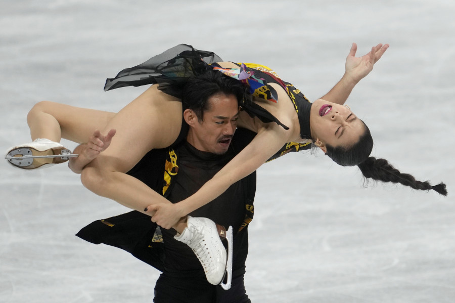 El medallista olímpico nipón Daisuke Takahashi se retira de la danza sobre hielo