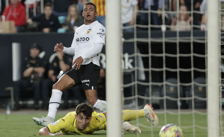 El Valencia y el Villarreal empataron a un gol en Mestalla (1-1)