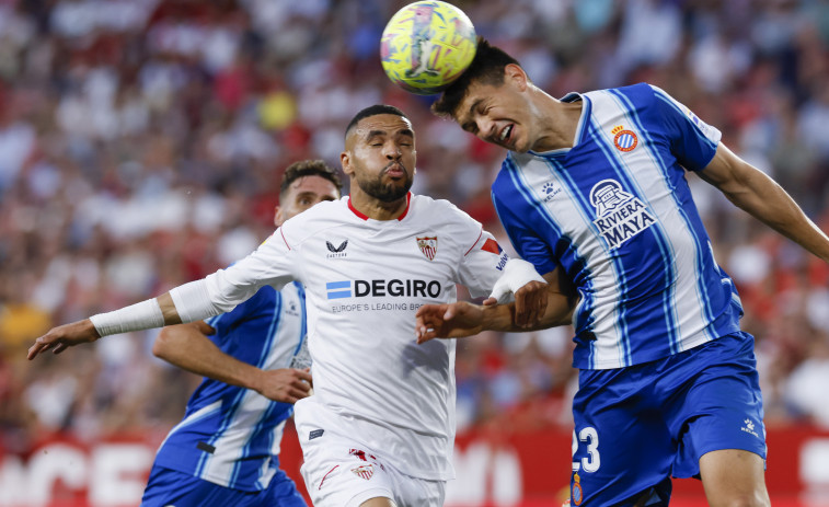 El Sevilla remonta y deja al Espanyol en una situación crítica (3-2)