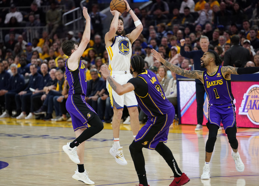 Los Warriors trituran a los Lakers en 24 minutos