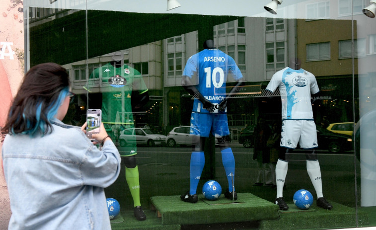 Los Riazor Blues homenajean a Arsenio Iglesias