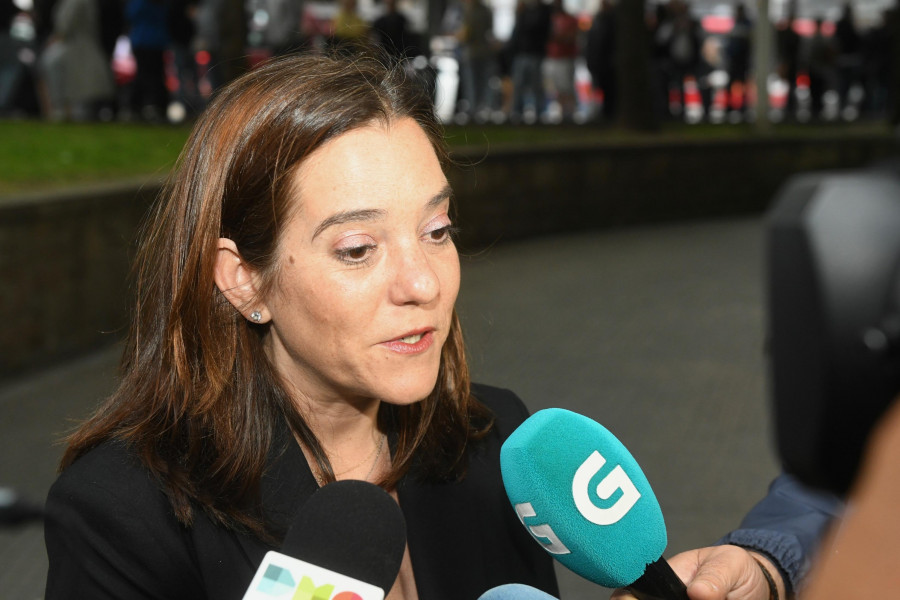 Inés Rey a Couceiro: "No hay que distraer el Depor del campo deportivo"