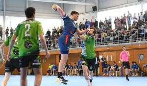 El OAR se la jugará en casa (33-28)