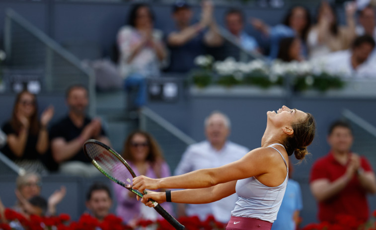 Sabalenka se revuelve ante Swiatek y gana por segunda vez en Madrid