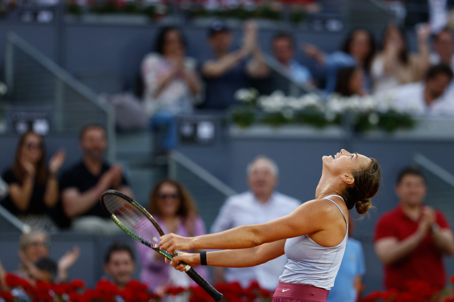 Sabalenka se revuelve ante Swiatek y gana por segunda vez en Madrid