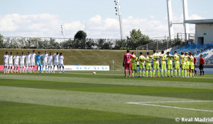 Minuto de silencio por Arsenio Iglesias en el Alfredo Di Stéfano antes del Real Madrid Castilla-Ceuta