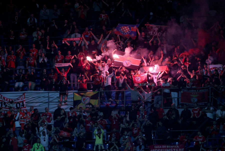 La UEFA sanciona al Benfica por el comportamiento de sus aficionados en Milán