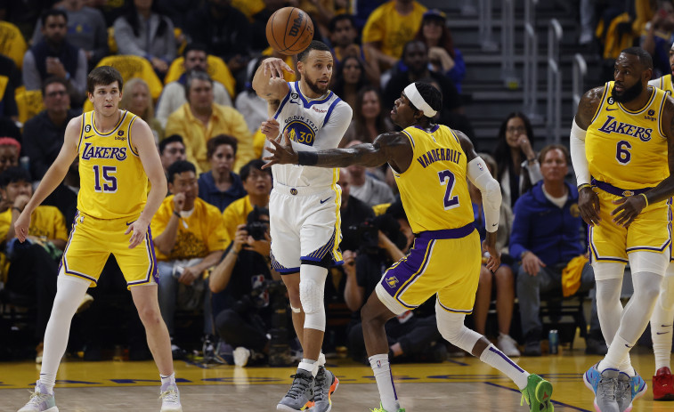 Los Warriors y los Knicks esquivan la primera bala