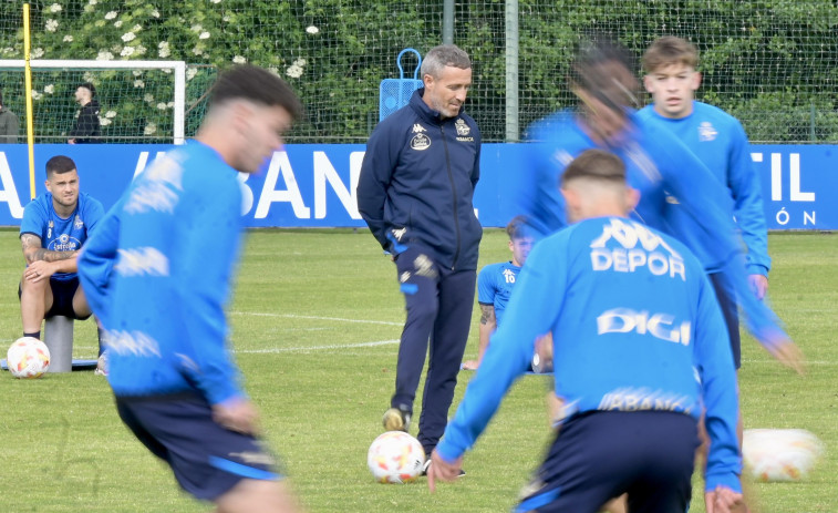 Óscar Cano aguanta, de momento, al frente del Depor