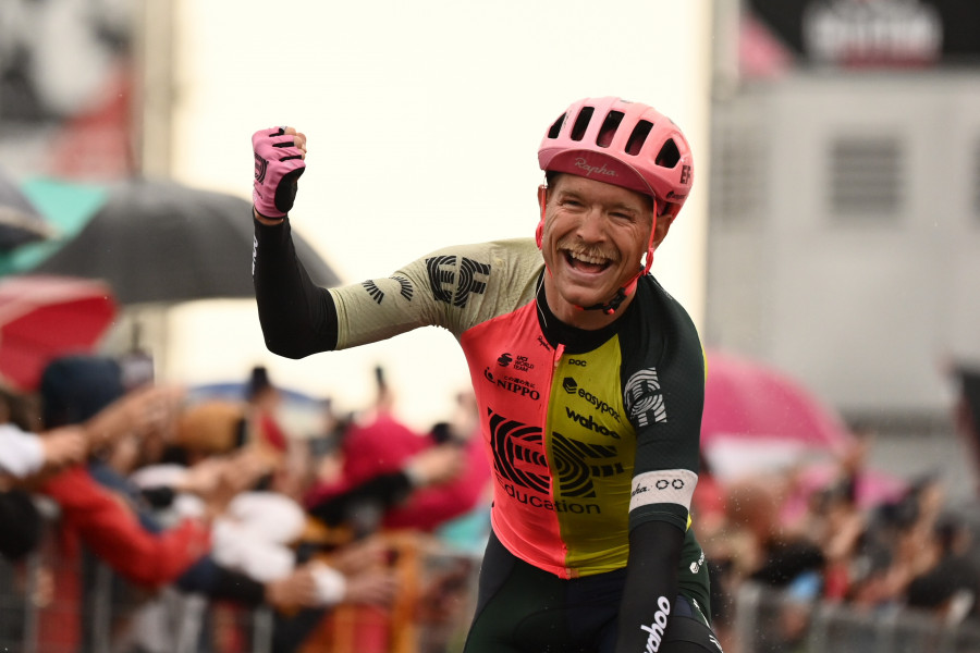 Cort gana al esprint en Viareggio; Thomas se mantiene líder