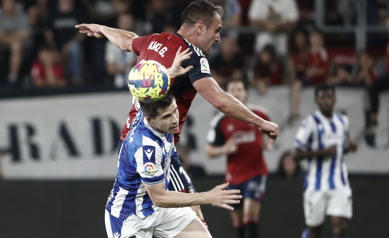 El defensa Igor Zubeldia renueva con la Real Sociedad hasta 2029