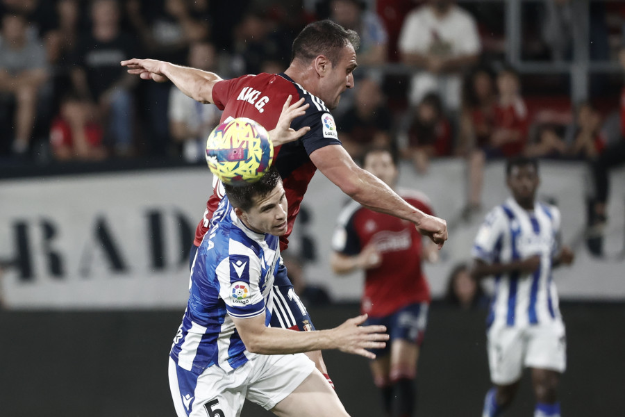 El defensa Igor Zubeldia renueva con la Real Sociedad hasta 2029