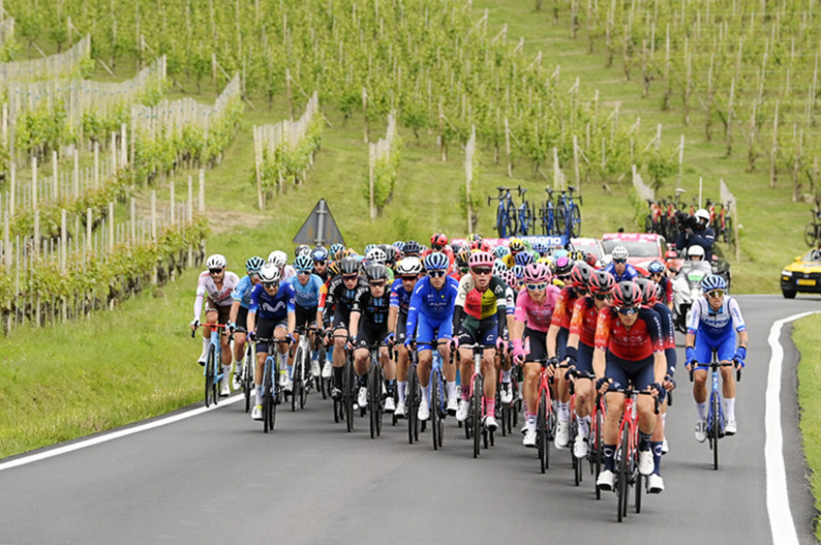 Nico Denz hace buena la fuga del día y Geraint Thomas sigue de maglia rosa