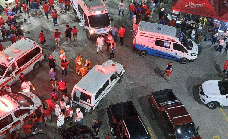 El Salvador sufre su mayor tragedia deportiva con doce fallecidos en un estadio
