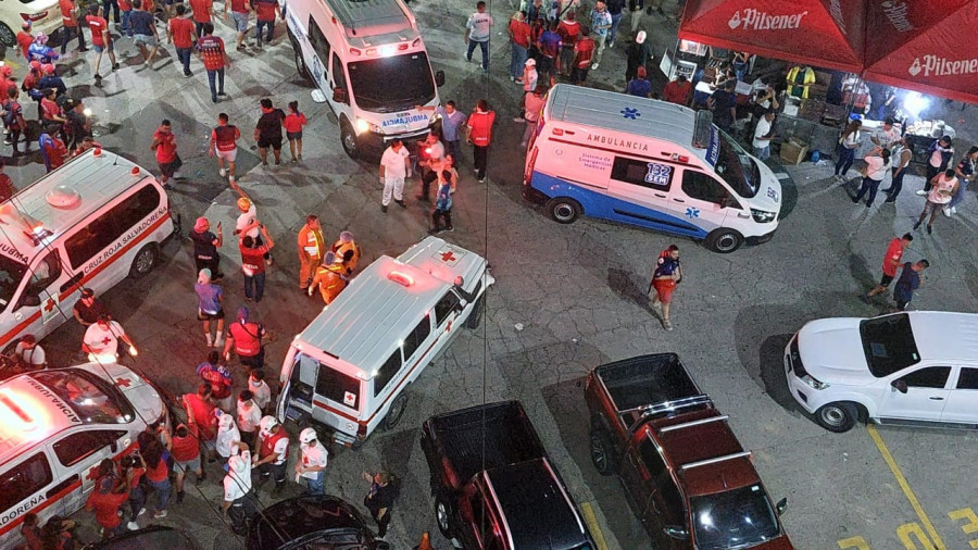 El Salvador sufre su mayor tragedia deportiva con doce fallecidos en un estadio