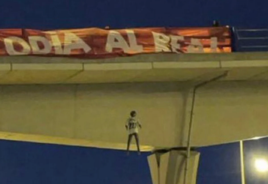 Cuatro detenidos por el muñeco de Vinicius que fue colgado de un puente en Madrid