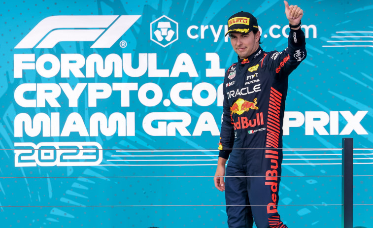 'Checo' Pérez multado y tres puestos de sanción en el GP de España