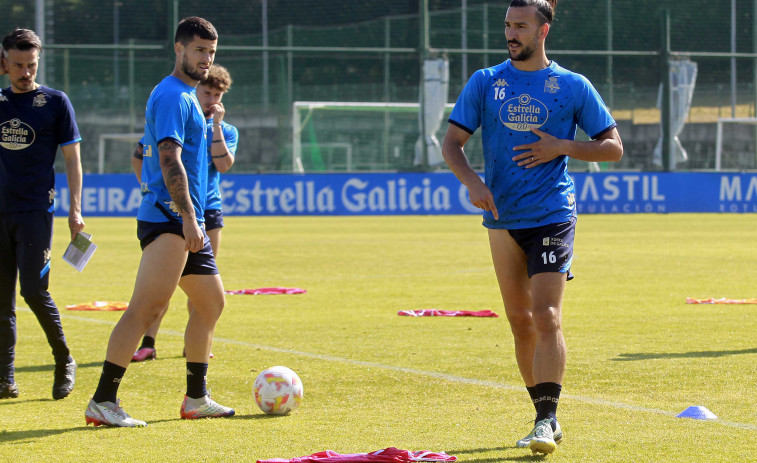 Pablo Martínez vuelve a entrenarse con sus compañeros en Abegondo