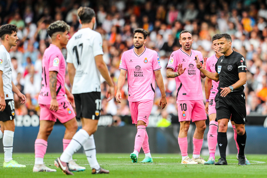 El Valencia empata en la prolongación y manda a Segunda al Espanyol