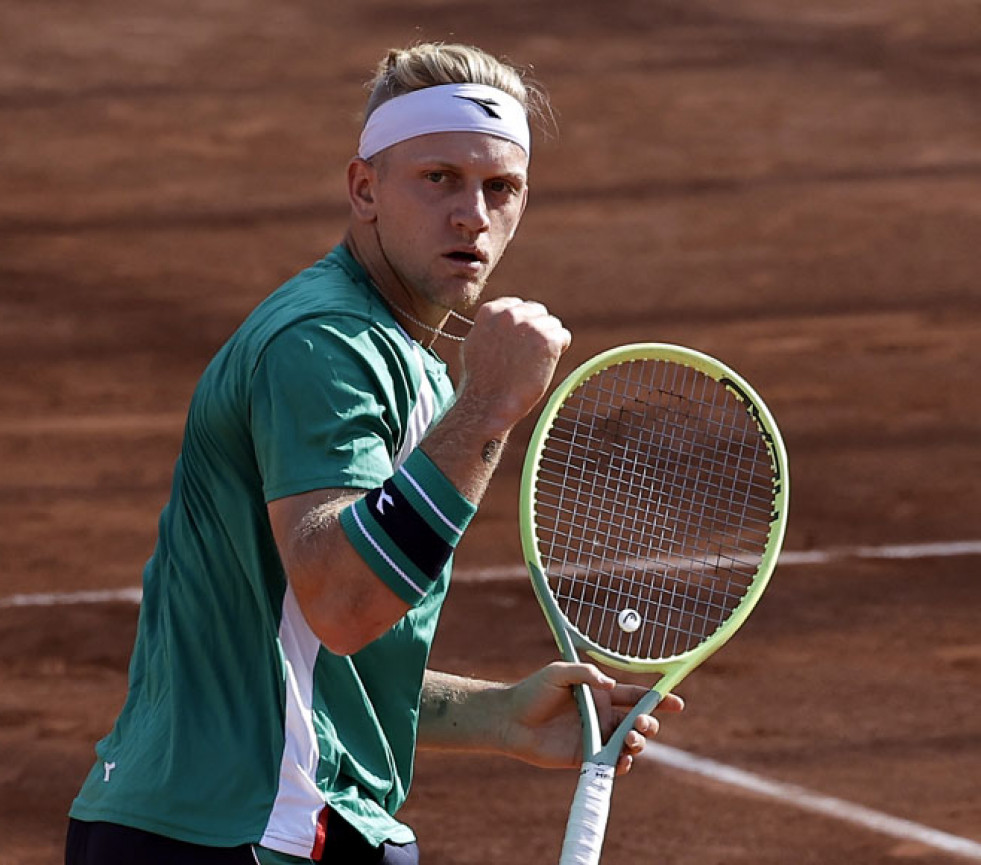 Davidovich derrota al ídolo local Fils