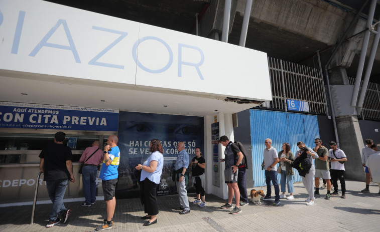 Colas reales y virtuales de casi una hora para comprar una entrada para el Depor-Castellón