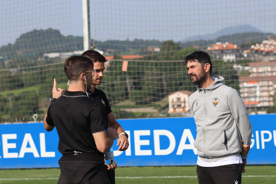 El técnico del Castellón estuvo cerca del Depor y tiene a Miguel Llorente en el staff