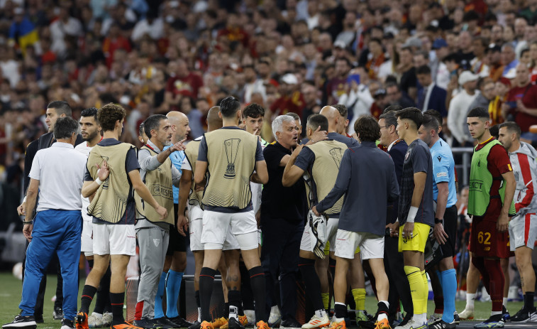 La UEFA abre expediente a Mourinho, al Sevilla FC y el Roma