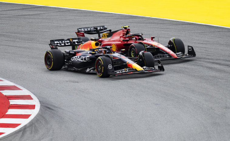 Verstappen, más líder tras ganar por delante de los Mercedes en Barcelona