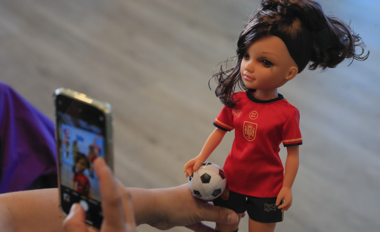 La muñeca Nancy apoya a La Roja