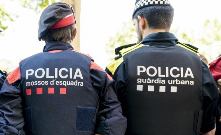 Los Mossos realizan una operación para desmantelar el grupo Casuals de hinchas del Barça