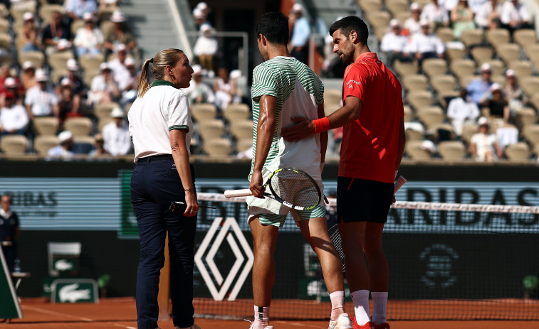 Djokovic se impone a Alcaraz y se convierte en el primer finalista de Roland Garros
