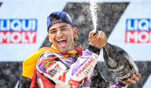 Jorge Martín vence por 64 milésimas de segundo a Bagnaia