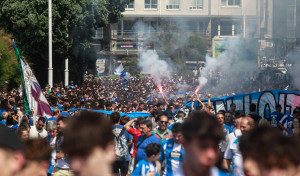 La pelota, en el tejado