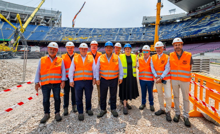 Joan Laporta y su junta visitan las obras del Spotify Camp Nou