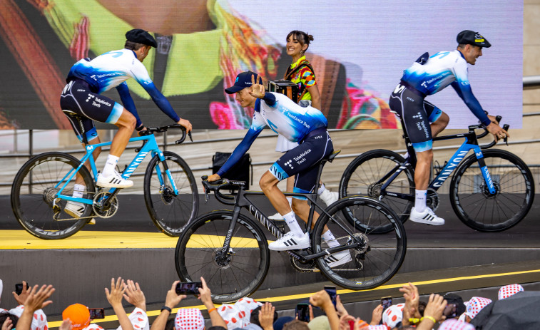 Enric Mas abandona el Tour tras sufrir una dura caída en el descenso del Vivero
