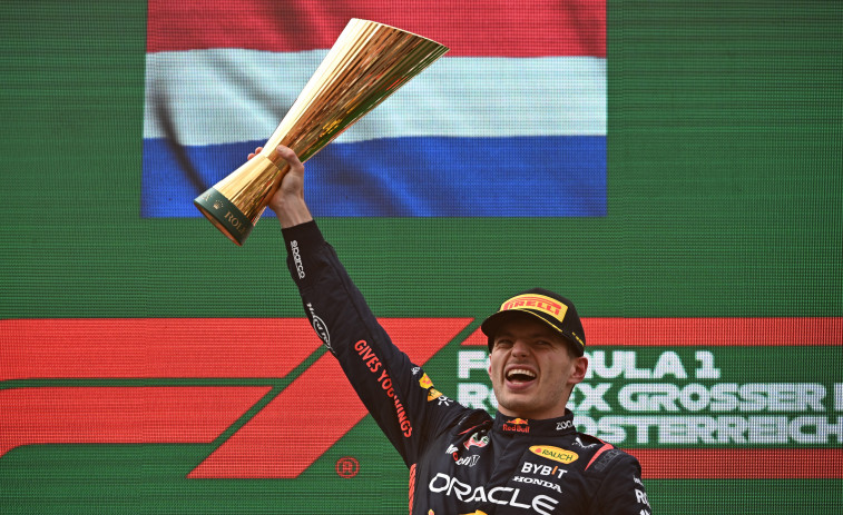 Verstappen es más líder del Mundial al ganar también en Austria, donde Checo fue tercero