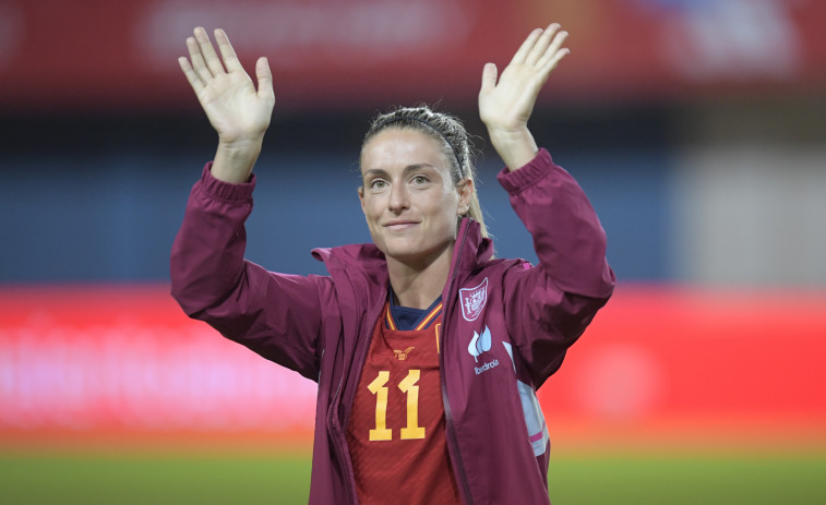 Alexia Putellas recibe un reconocimiento por su inclusión en el mejor equipo de la FIFA
