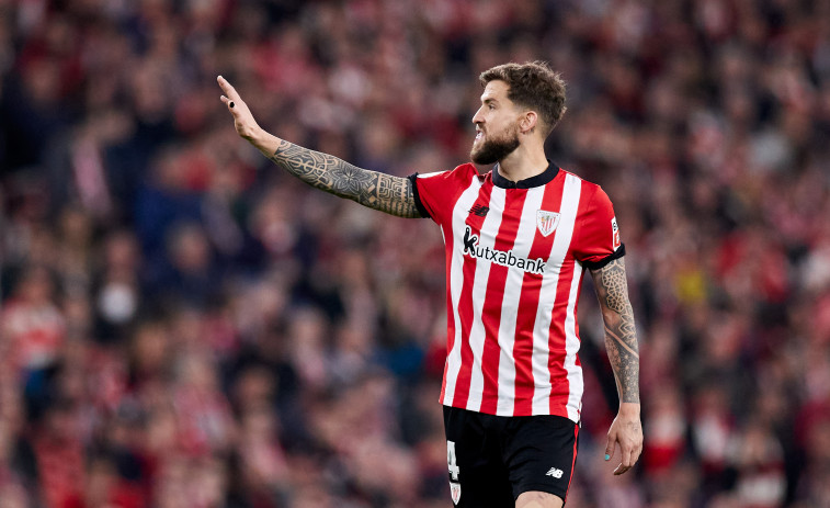 Íñigo Martínez firma dos temporadas con el Barcelona