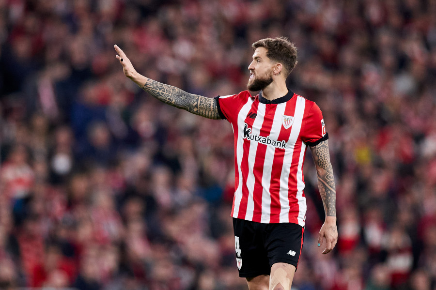 Íñigo Martínez firma dos temporadas con el Barcelona