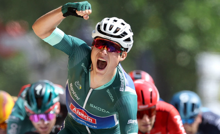 Philipsen, intratable, firma el triplete en los 