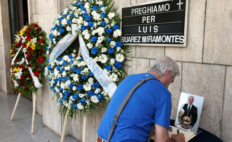 Luis Suárez, despedido con aplausos en su funeral en Milán