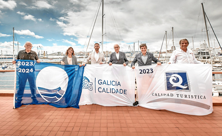 El Náutico coruñés  recibe las banderas Azul y ‘Q’ de calidad turística
