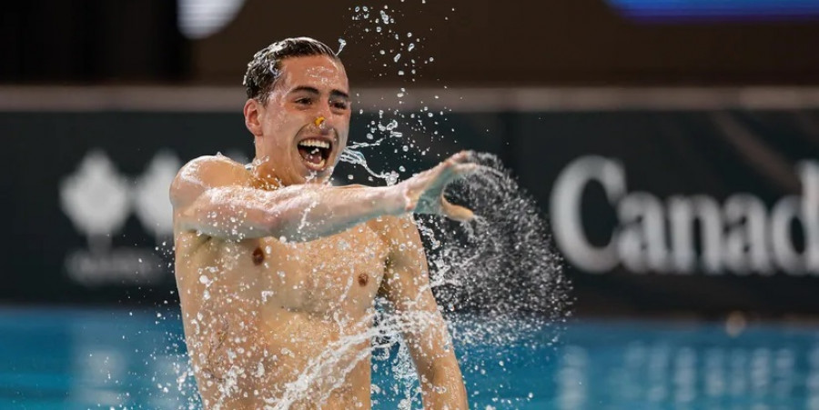 Dennis González completa en el solo libre la triple corona de campeones mundiales para España