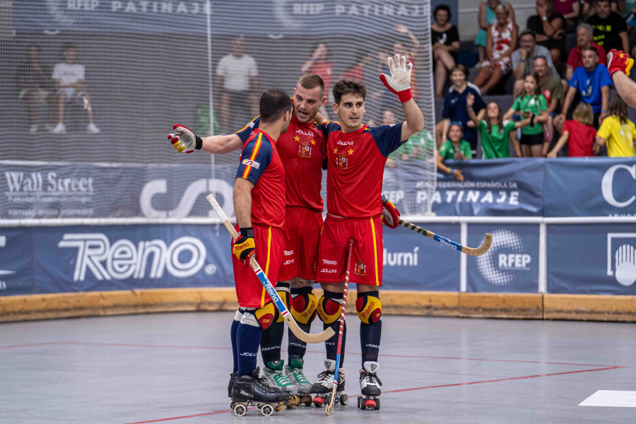 Carballeira anota en la abultada victoria de España (4-7)