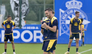 Lucas Pérez probó en el puesto de mediapunta